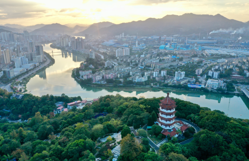 福建，历史与现代交融，文化与经济盛宴的展现