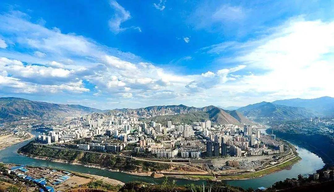 天府之国，四川山川与文化璀璨之旅