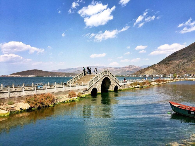 古书映云南，舞台演绎自然深情